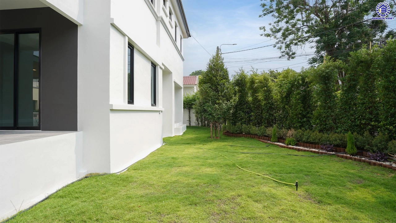 บ้านรีโนเวทใหม่ โครงการ นันทวัน วงแหวน-รัตนาธิเบศร์ เนื้อที่กว้าง 74 ตร.ว. พื้นที่ใช้สอย 214.61 ตร.ม. ฟังก์ชัน 4 ห้องนอน 3 ห้องน้ำ จอดรถได้ 2 จอด บนทำเลดี เชื่อมต่อถนนรัตนาธิเบศร์ ถนนนครอินทร์ ถนนกาญจนาภิเษก ใกล้รถไฟฟ้าสายสีม่วง "สถานีตลาดบางใหญ่" และจุดขึ้นทางด่วน "ศรีรัช"