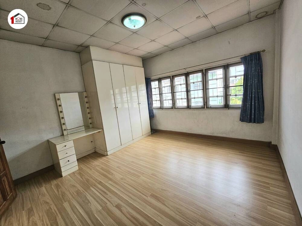 ขายทาวเฮ้าส์ 3 ชั้น นันทนา การ์เด้น 2 ทำเลท่าอิฐ เข้าซอยแค่ 700 เมตร จากถนนใหญ่ (รัตนาธิเบศร์) ใกล้รถไฟฟ้า+ตลาด