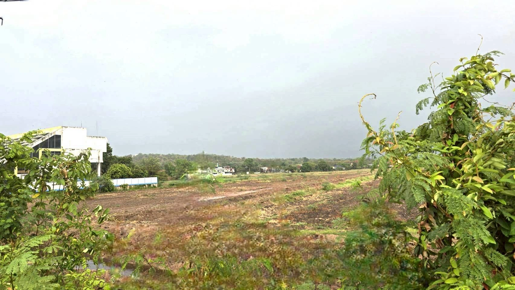 ขายที่ดินเปล่า 35-0-62 ไร่ ติดถนนสายหลักพหลโยธิน (ขาออก) ต.หนองยาว อ.เมืองสระบุรี  จ.สระบุรี ราคา 245,455,000 บาท