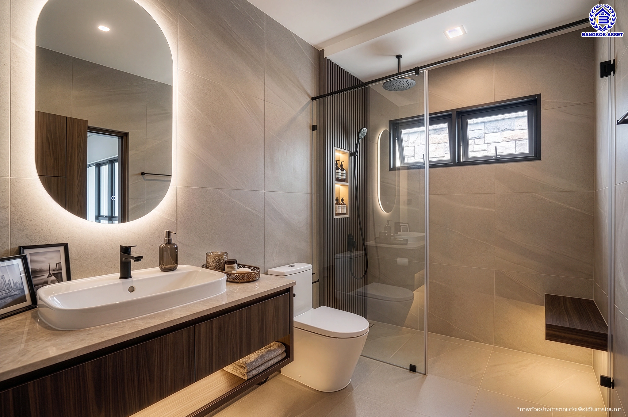 บ้านรีโนเวทใหม่ แบรนด์ L&H โครงการ ลดาวัลย์ ปิ่นเกล้า เนื้อที่ 117 ตร.ว. บนพื้นที่ใช้สอยถึง 348.37 ตร.ม. ฟังก์ชันจัดเต็ม 4 ห้องนอน 4 ห้องน้ำ จอดรถได้ 3 คัน ทำเลติดถนนบรมราชชนนี เชื่อมต่อหลายเส้นทาง ใกล้มหาวิทยาลัยมหิดล และเซ็นทรัลศาลายา