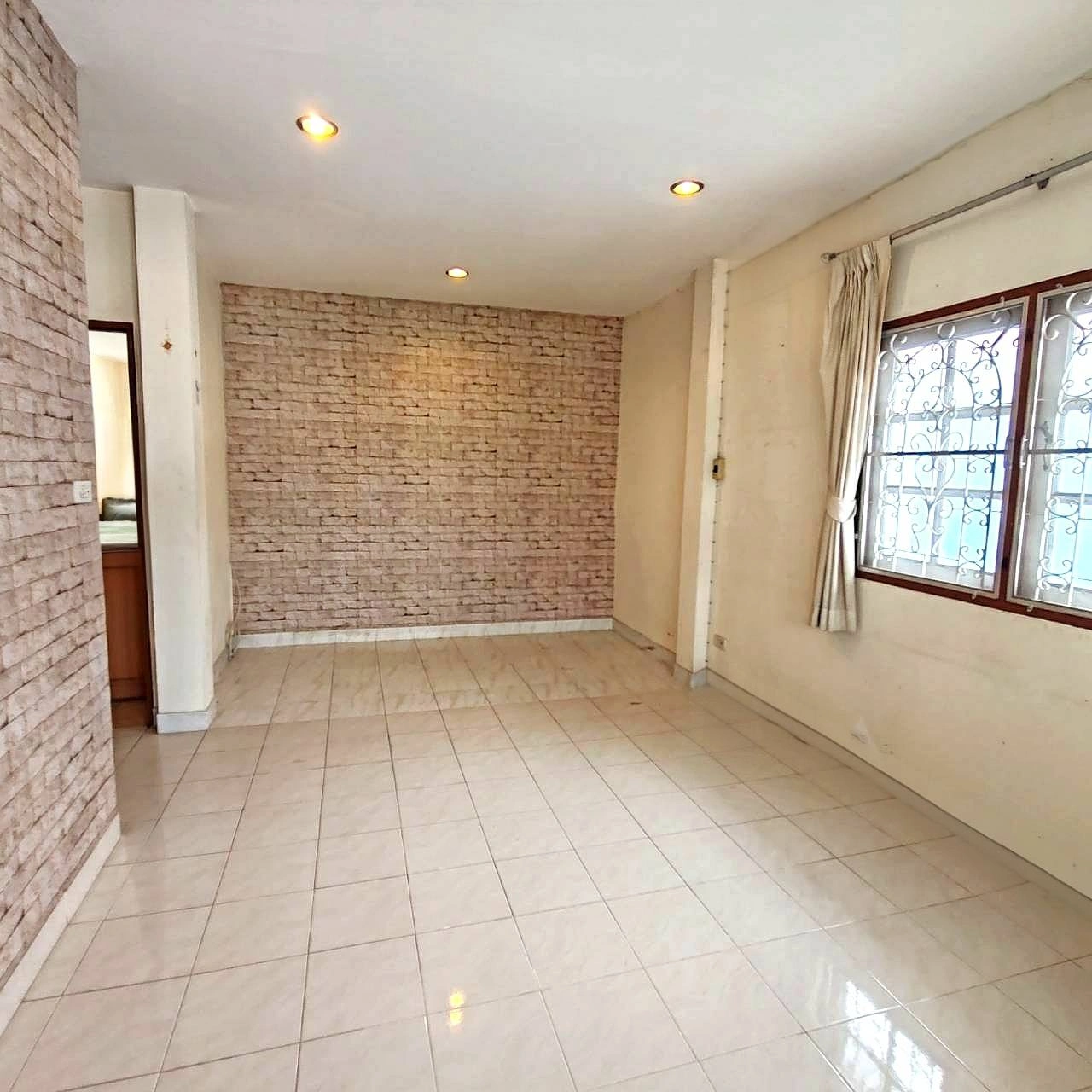 ✨ ขายบ้านเดี่ยว หมู่บ้าน ช.รุ่งเรือง 6  | ถนนเมน | 54 ตร.วา | 6 ห้องนอน | พร้อมอยู่ ใกล้ MRT & เซ็นทรัลเวสต์เกต 🏡