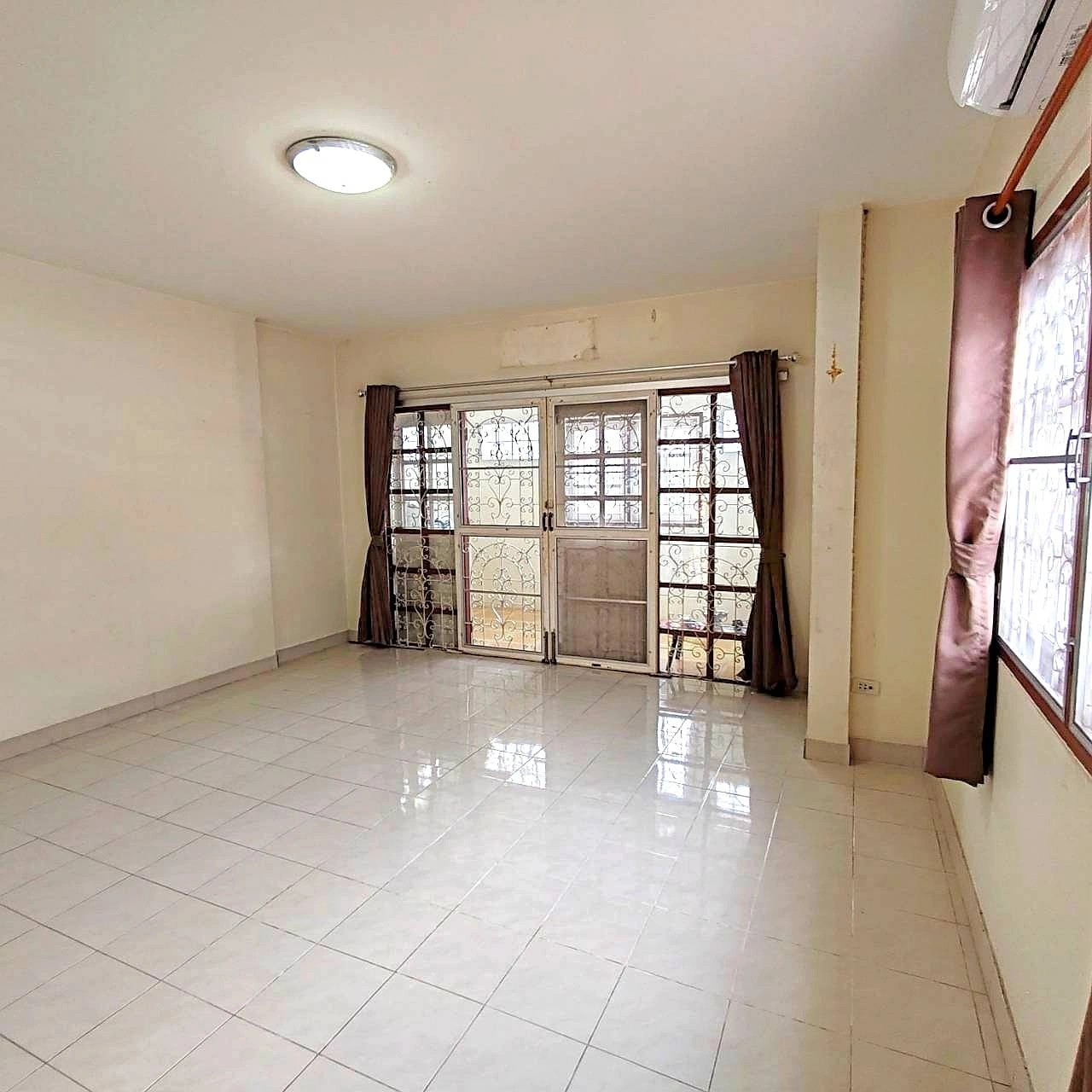 ✨ ขายบ้านเดี่ยว หมู่บ้าน ช.รุ่งเรือง 6  | ถนนเมน | 54 ตร.วา | 6 ห้องนอน | พร้อมอยู่ ใกล้ MRT & เซ็นทรัลเวสต์เกต 🏡