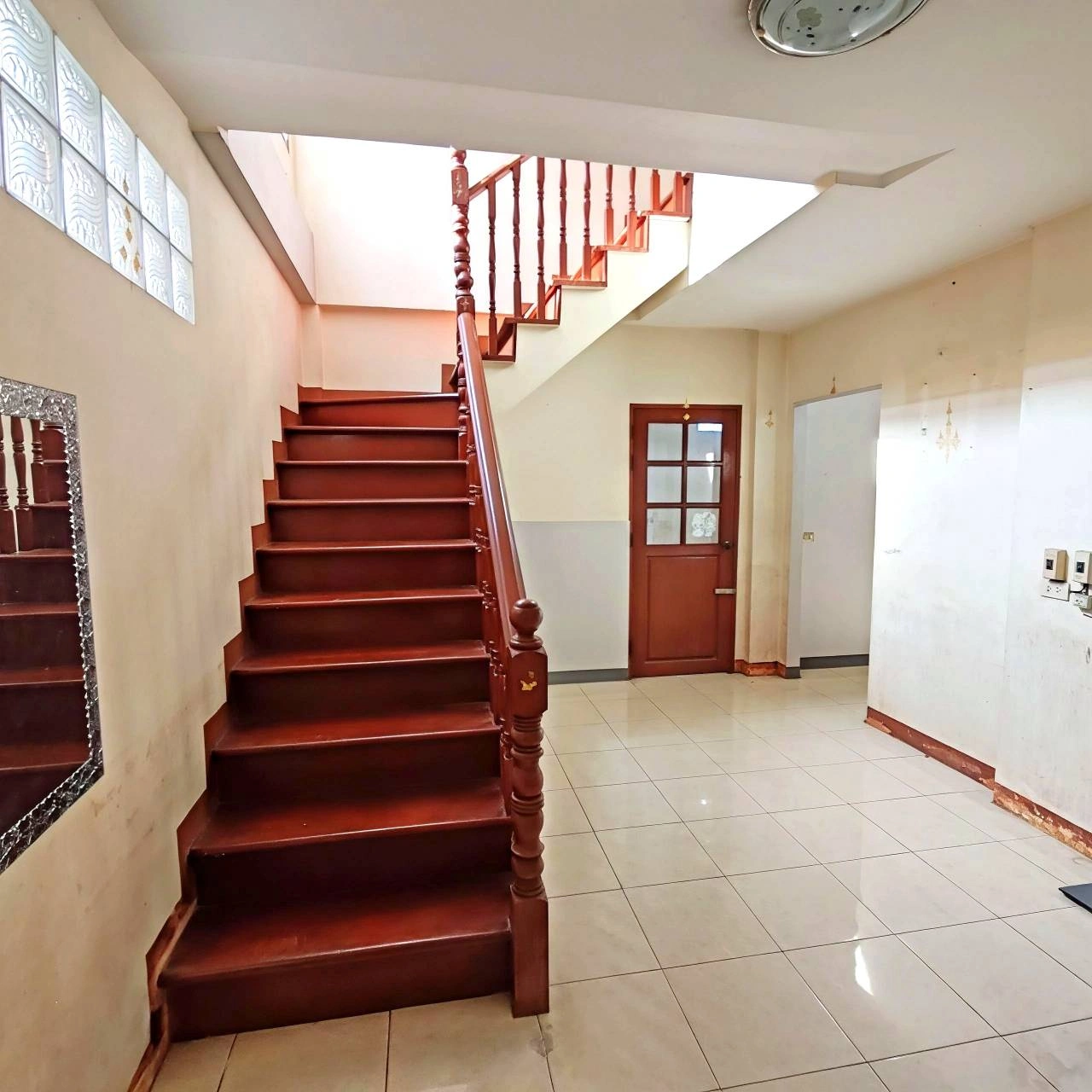 ✨ ขายบ้านเดี่ยว หมู่บ้าน ช.รุ่งเรือง 6  | ถนนเมน | 54 ตร.วา | 6 ห้องนอน | พร้อมอยู่ ใกล้ MRT & เซ็นทรัลเวสต์เกต 🏡