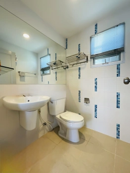 บ้านเดี่ยวมือสอง โครงการ ไลฟ์บางกอกบูเลอวาร์ด ราชพฤกษ์-รัตนาธิเบศร์ เนื้อที่ 61.30 ตร.ว. พื้นที่ใช้สอย 161 ตร.ม. ฟังก์ชัน 3 ห้องนอน 3 ห้องน้ำ 2 ที่จอดรถ บนทำเลเดินทางสะดวก เชื่อมต่อถนนชัยพฤกษ์ ถนนราชพฤกษ์ ถนนรัตนาธิเบศร์ ใกล้รถไฟฟ้าสายสีม่วง "สถานีบางรักน้อยท่าอิฐ" และจุดขึ้นทางด่วน "ศรีรัช"