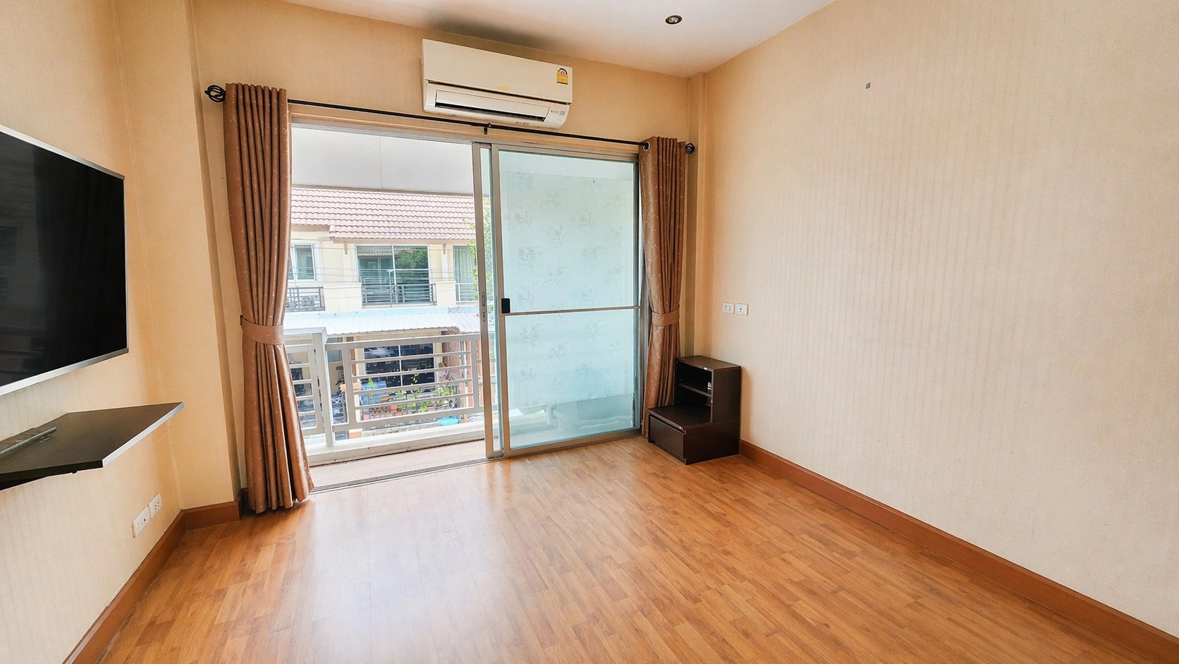 (ขายด่วน) ทาวน์โฮม Casa City พระราม 2 ซอย 50 — บ้านสวยที่หายากในทำเลทอง ใกล้เซ็นทรัลแค่ 5 นาที ราคาไม่ถึง 3 ล้านq