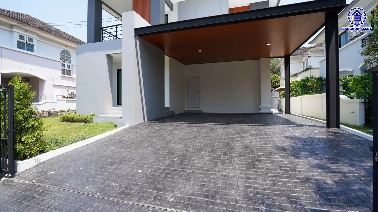 บ้านรีโนเวทใหม่ โครงการ ลัดดารมย์ ปิ่นเกล้า บ้านเดี่ยวจากแบรนด์ Q.House บนเนื้อที่กว้างขวางถึง 85.5 ตร.ว. พื้นที่ใช้สอย 207.61 ตร.ม. ฟังก์ชัน 3 ห้องนอน 3 ห้องน้ำ จอดรถได้ 2 คัน ติดถนนกาญจนาภิเษก ใกล้ห้างเซ็นทรัล เวสต์เกต, ทางด่วน "กาญจนาภิเษก" และรถไฟฟ้าสายสีม่วง "สถานีตลาดบางใหญ่"