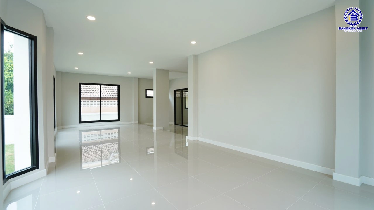 บ้านรีโนเวทใหม่ โครงการ ลัดดารมย์ ปิ่นเกล้า บ้านเดี่ยวจากแบรนด์ Q.House บนเนื้อที่กว้างขวางถึง 85.5 ตร.ว. พื้นที่ใช้สอย 207.61 ตร.ม. ฟังก์ชัน 3 ห้องนอน 3 ห้องน้ำ จอดรถได้ 2 คัน ติดถนนกาญจนาภิเษก ใกล้ห้างเซ็นทรัล เวสต์เกต, ทางด่วน "กาญจนาภิเษก" และรถไฟฟ้าสายสีม่วง "สถานีตลาดบางใหญ่"