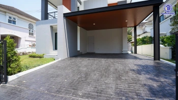 บ้านรีโนเวทใหม่ โครงการ ลัดดารมย์ ปิ่นเกล้า บ้านเดี่ยวจากแบรนด์ Q.House บนเนื้อที่กว้างขวางถึง 85.5 ตร.ว. พื้นที่ใช้สอย 207.61 ตร.ม. ฟังก์ชัน 3 ห้องนอน 3 ห้องน้ำ จอดรถได้ 2 คัน ติดถนนกาญจนาภิเษก ใกล้ห้างเซ็นทรัล เวสต์เกต, ทางด่วน "กาญจนาภิเษก" และรถไฟฟ้าสายสีม่วง "สถานีตลาดบางใหญ่"