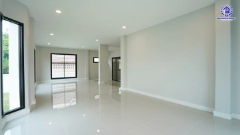 บ้านรีโนเวทใหม่ โครงการ ลัดดารมย์ ปิ่นเกล้า บ้านเดี่ยวจากแบรนด์ Q.House บนเนื้อที่กว้างขวางถึง 85.5 ตร.ว. พื้นที่ใช้สอย 207.61 ตร.ม. ฟังก์ชัน 3 ห้องนอน 3 ห้องน้ำ จอดรถได้ 2 คัน ติดถนนกาญจนาภิเษก ใกล้ห้างเซ็นทรัล เวสต์เกต, ทางด่วน "กาญจนาภิเษก" และรถไฟฟ้าสายสีม่วง "สถานีตลาดบางใหญ่"