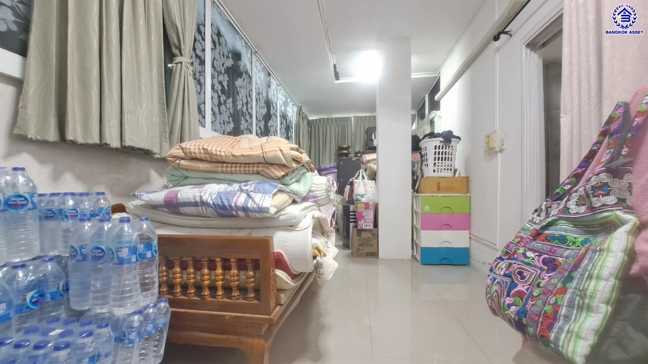 บ้านแฝดมือสอง โครงการ หงส์ประยูร3 บางกรวย-ไทรน้อย เนื้อที่ 35.9 ตร.ว. พื้นที่ใช้สอย 110 ตร.ม. ฟังก์ชัน 4 ห้องนอน 2 ห้องน้ำ 2 ที่จอดรถ โครงการบนทำเลเดินทางสะดวก เชื่อมต่อถนนรัตนาธิเบศร์ ถนนราชพฤกษ์ ถนนกาญจนาภิเษก ใกล้รถไฟฟ้าสายสีม่วง "สถานีบางพลู" และจุดขึ้นทางด่วน "ศรีรัช"