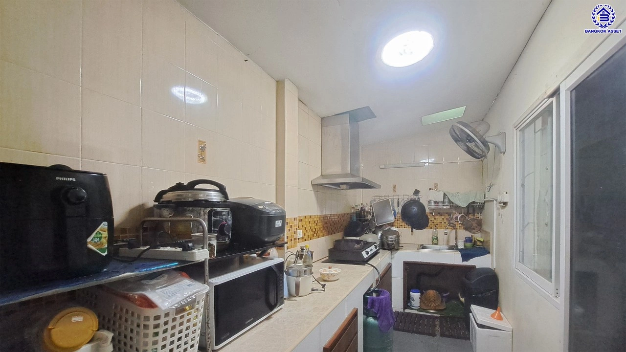 บ้านแฝดมือสอง โครงการ หงส์ประยูร3 บางกรวย-ไทรน้อย เนื้อที่ 35.9 ตร.ว. พื้นที่ใช้สอย 110 ตร.ม. ฟังก์ชัน 4 ห้องนอน 2 ห้องน้ำ 2 ที่จอดรถ โครงการบนทำเลเดินทางสะดวก เชื่อมต่อถนนรัตนาธิเบศร์ ถนนราชพฤกษ์ ถนนกาญจนาภิเษก ใกล้รถไฟฟ้าสายสีม่วง "สถานีบางพลู" และจุดขึ้นทางด่วน "ศรีรัช"