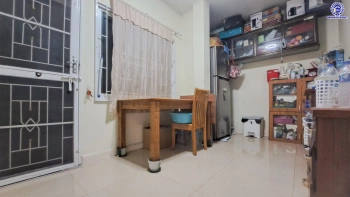 บ้านแฝดมือสอง โครงการ หงส์ประยูร3 บางกรวย-ไทรน้อย เนื้อที่ 35.9 ตร.ว. พื้นที่ใช้สอย 110 ตร.ม. ฟังก์ชัน 4 ห้องนอน 2 ห้องน้ำ 2 ที่จอดรถ โครงการบนทำเลเดินทางสะดวก เชื่อมต่อถนนรัตนาธิเบศร์ ถนนราชพฤกษ์ ถนนกาญจนาภิเษก ใกล้รถไฟฟ้าสายสีม่วง "สถานีบางพลู" และจุดขึ้นทางด่วน "ศรีรัช"