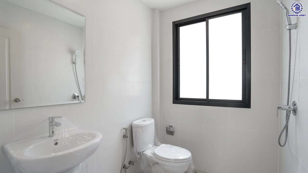 บ้านรีโนเวทใหม่  โครงการ คาซ่าวิลล์ วัชรพล จาก Q.House เนื้อที่ 63 ตร.ว. พื้นที่ใช้สอย 184.03 ตร.ม. ฟังก์ชัน 4 ห้องนอน 3 ห้องน้ำ จอดรถได้ 2 คัน บนทำเลเชื่อมต่อหลายเส้นทาง ถ.รามอินทรา ถ.สายไหม และถ.พหลโยธิน ใกล้สนามบินดอนเมือง ทางด่วน "ฉลองรัช" และรถไฟฟ้าสายสีเขียว "สถานีคูคต"