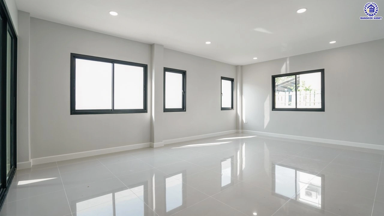 บ้านรีโนเวทใหม่ โครงการ บุณฑริก วัชรพล-สุขาภิบาล5 เนื้อที่ 71.4 ตร.ว. พื้นที่ใช้สอย 252.55 ตร.ม. ฟังก์ชัน 4 ห้องนอน 3 ห้องน้ำ จอดรถได้ 2 คัน บนทำเลเชื่อมต่อหลายเส้นทาง ถ.รามอินทรา ถ.สายไหม และ ถ.พหลโยธิน ใกล้สนามบินดอนเมือง ทางด่วน "รามอินทรา" และรถไฟฟ้าสายสีเขียว "สถานีคูคต"