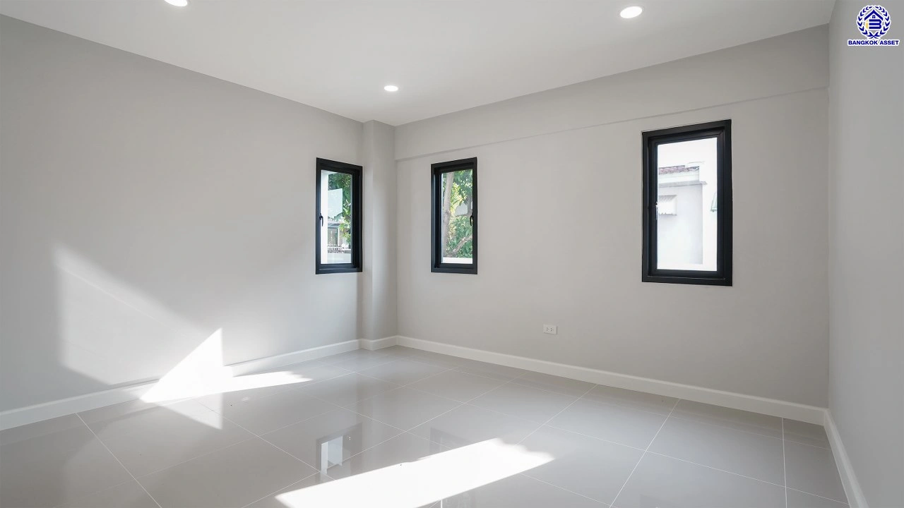 บ้านรีโนเวทใหม่ โครงการ บุณฑริก วัชรพล-สุขาภิบาล5 เนื้อที่ 71.4 ตร.ว. พื้นที่ใช้สอย 252.55 ตร.ม. ฟังก์ชัน 4 ห้องนอน 3 ห้องน้ำ จอดรถได้ 2 คัน บนทำเลเชื่อมต่อหลายเส้นทาง ถ.รามอินทรา ถ.สายไหม และ ถ.พหลโยธิน ใกล้สนามบินดอนเมือง ทางด่วน "รามอินทรา" และรถไฟฟ้าสายสีเขียว "สถานีคูคต"