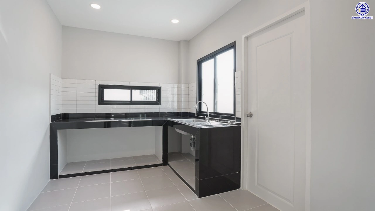 บ้านรีโนเวทใหม่ โครงการ บุณฑริก วัชรพล-สุขาภิบาล5 เนื้อที่ 71.4 ตร.ว. พื้นที่ใช้สอย 252.55 ตร.ม. ฟังก์ชัน 4 ห้องนอน 3 ห้องน้ำ จอดรถได้ 2 คัน บนทำเลเชื่อมต่อหลายเส้นทาง ถ.รามอินทรา ถ.สายไหม และ ถ.พหลโยธิน ใกล้สนามบินดอนเมือง ทางด่วน "รามอินทรา" และรถไฟฟ้าสายสีเขียว "สถานีคูคต"