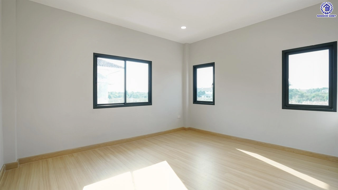 บ้านรีโนเวทใหม่ โครงการ บุณฑริก วัชรพล-สุขาภิบาล5 เนื้อที่ 71.4 ตร.ว. พื้นที่ใช้สอย 252.55 ตร.ม. ฟังก์ชัน 4 ห้องนอน 3 ห้องน้ำ จอดรถได้ 2 คัน บนทำเลเชื่อมต่อหลายเส้นทาง ถ.รามอินทรา ถ.สายไหม และ ถ.พหลโยธิน ใกล้สนามบินดอนเมือง ทางด่วน "รามอินทรา" และรถไฟฟ้าสายสีเขียว "สถานีคูคต"