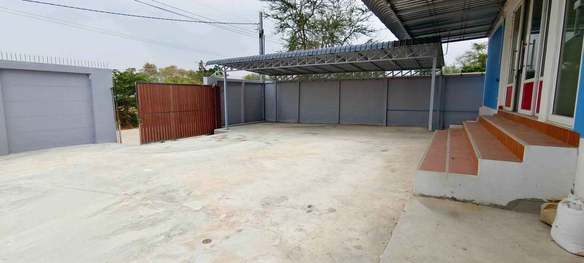 ขายอาคารสำนักงาน 3 ชั้น บนเนื้อที่ 115 ตารางวา ในซอยนิมิตใหม่ 8 เขตมีนบุรี กรุงเทพฯ ราคา 10,800,000 บาท