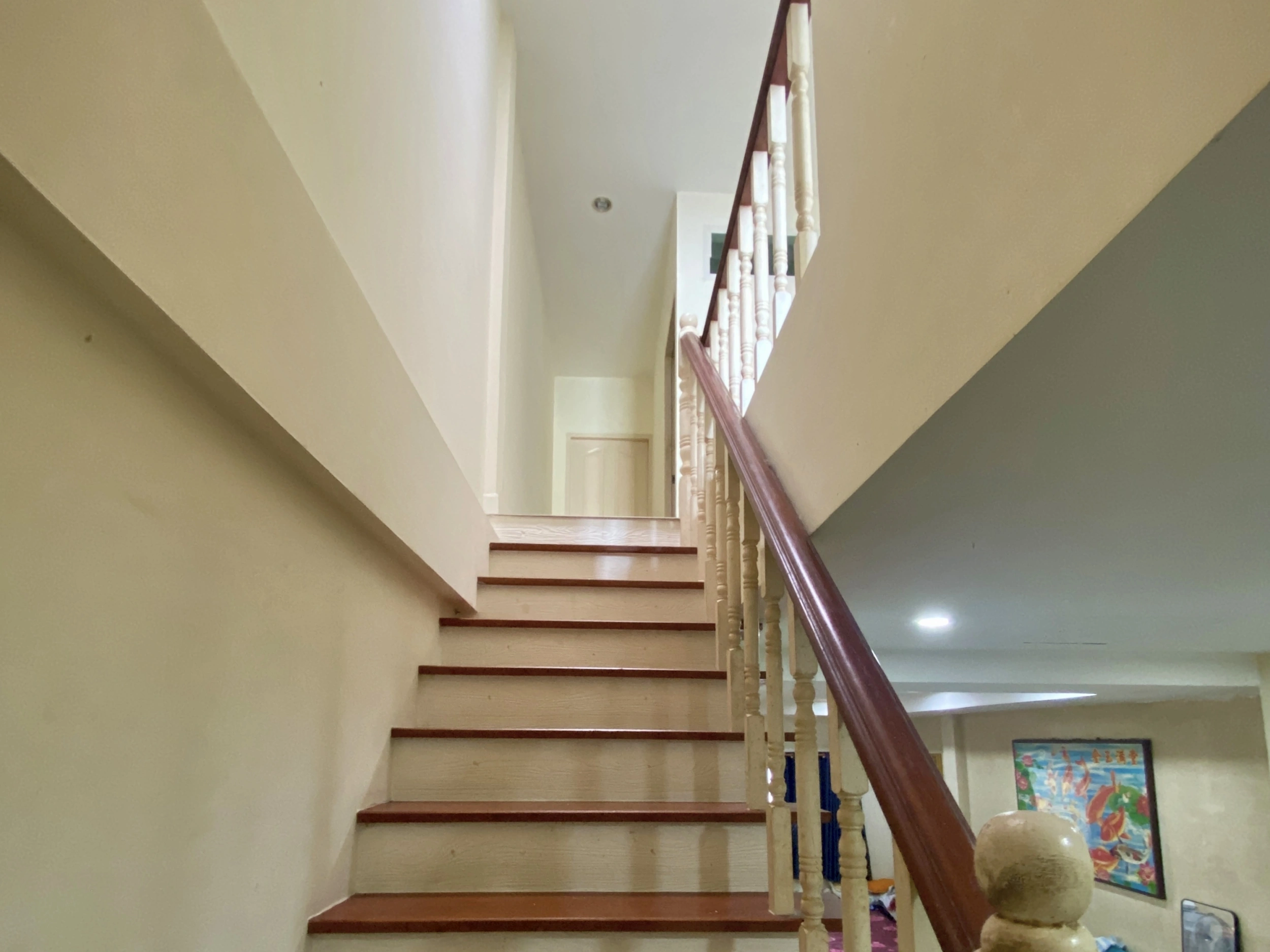 ขายทาวน์เฮ้าส์ ลาดพร้าว 101 ใกล้รถไฟฟ้าสายสีเหลือง สถานีลาดพร้าว 101 เนื้อที่ 19 ตร.ว. 2 ชั้น 3 ห้องนอน 2 ห้องน้ำ ต่อเติมหน้าบ้าน-หลังบ้าน ทำเลตลาดร้านค้าคึกคัก เดอะมอลล์บางกะปิ ทางลัดเลียบด่วนเอกมัย-รามอินทรา