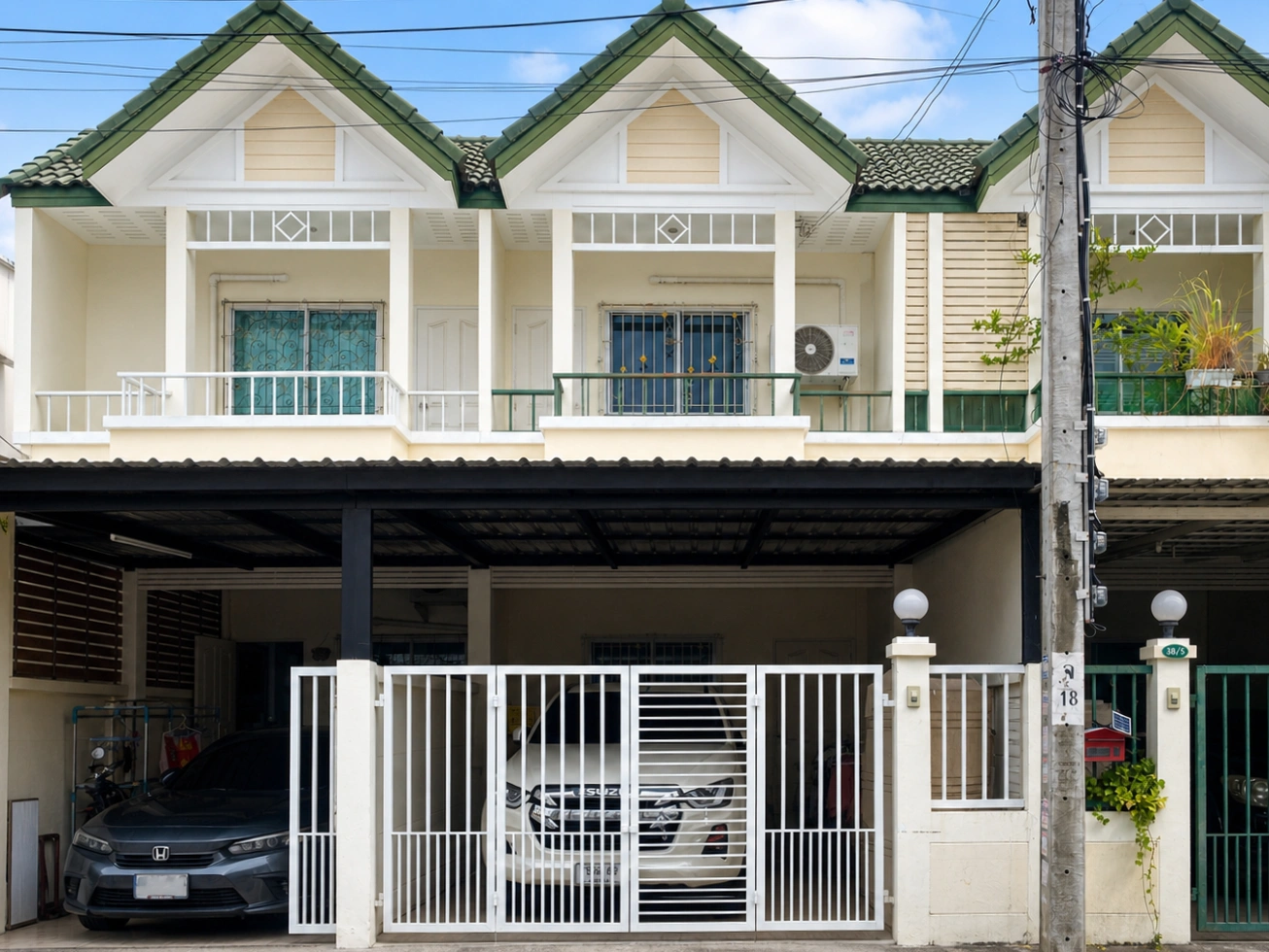 ขายทาวน์เฮ้าส์ ลาดพร้าว 101 ใกล้รถไฟฟ้าสายสีเหลือง สถานีลาดพร้าว 101 เนื้อที่ 19 ตร.ว. 2 ชั้น 3 ห้องนอน 2 ห้องน้ำ ต่อเติมหน้าบ้าน-หลังบ้าน ทำเลตลาดร้านค้าคึกคัก เดอะมอลล์บางกะปิ ทางลัดเลียบด่วนเอกมัย-รามอินทรา
