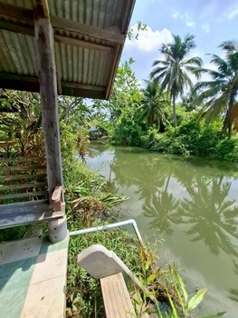 ขายด่วน! ที่ดินพร้อมบ้านสวนริมน้ำ บ้านครึ่งตึกครึ่งไม้ สุดคลาสสิก ทำเลทอง ต.วัดเพลง จ.ราชบุรี ราคา 15,000,000 บาท