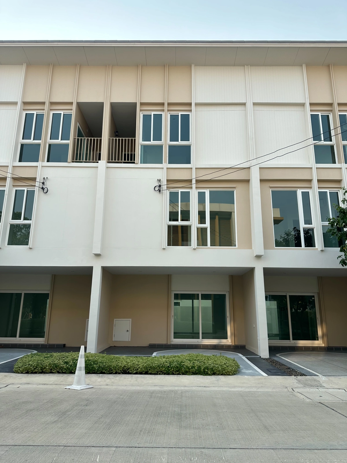 ขายทาวน์โฮม 3 ชั้น ฟังก์ชันครบ พร้อมอยู่ 365/110