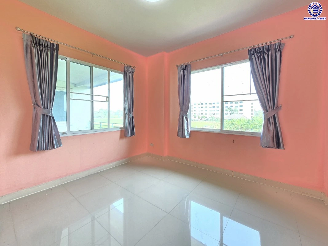 บ้านมือสอง โครงการ ชวนชมพาร์ค3 บางกรวย-ไทรน้อย เนื้อที่ 41 ตร.ว. พื้นที่ใช้สอย 110 ตร.ม. ฟังก์ชัน 3 ห้องนอน 2 ห้องน้ำ 1 ที่จอดรถ บนทำเลเดินทางสะดวก เชื่อมต่อถนนบางกรวย-ไทรน้อย ถนนกาญจนาภิเษก ใกล้รถไฟฟ้าสายสีม่วง "สถานีคลองบางไผ่"