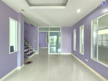บ้านมือสอง โครงการ ชวนชมพาร์ค3 บางกรวย-ไทรน้อย เนื้อที่ 41 ตร.ว. พื้นที่ใช้สอย 110 ตร.ม. ฟังก์ชัน 3 ห้องนอน 2 ห้องน้ำ 1 ที่จอดรถ บนทำเลเดินทางสะดวก เชื่อมต่อถนนบางกรวย-ไทรน้อย ถนนกาญจนาภิเษก ใกล้รถไฟฟ้าสายสีม่วง "สถานีคลองบางไผ่"