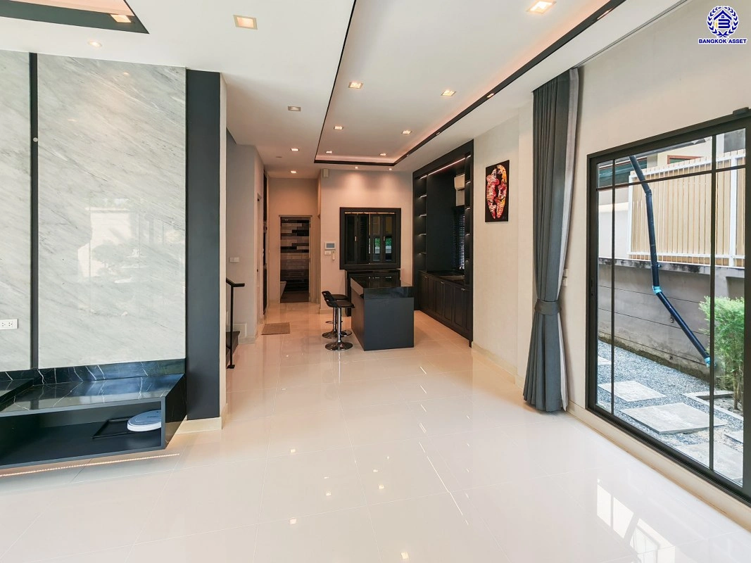 บ้านมือสอง โครงการ บางกอก บูเลอวาร์ด สาทร-ปิ่นเกล้า จาก SC ASSET เนื้อที่ 75.8 ตร.ว. พื้นที่ใช้สอย 250 ตร.ม. ฟังก์ชัน 4 ห้องนอน 3 ห้องน้ำ จอดรถได้ 2 คัน บนทำเลใจกลางราชพฤกษ์ ใกล้ห้างเซ็นทรัล เวสต์วิลล์, ทางพิเศษประจิมรัถยา พร้อมเชื่อมสู่สาทร-ปิ่นเกล้า ได้อย่างรวดเร็ว