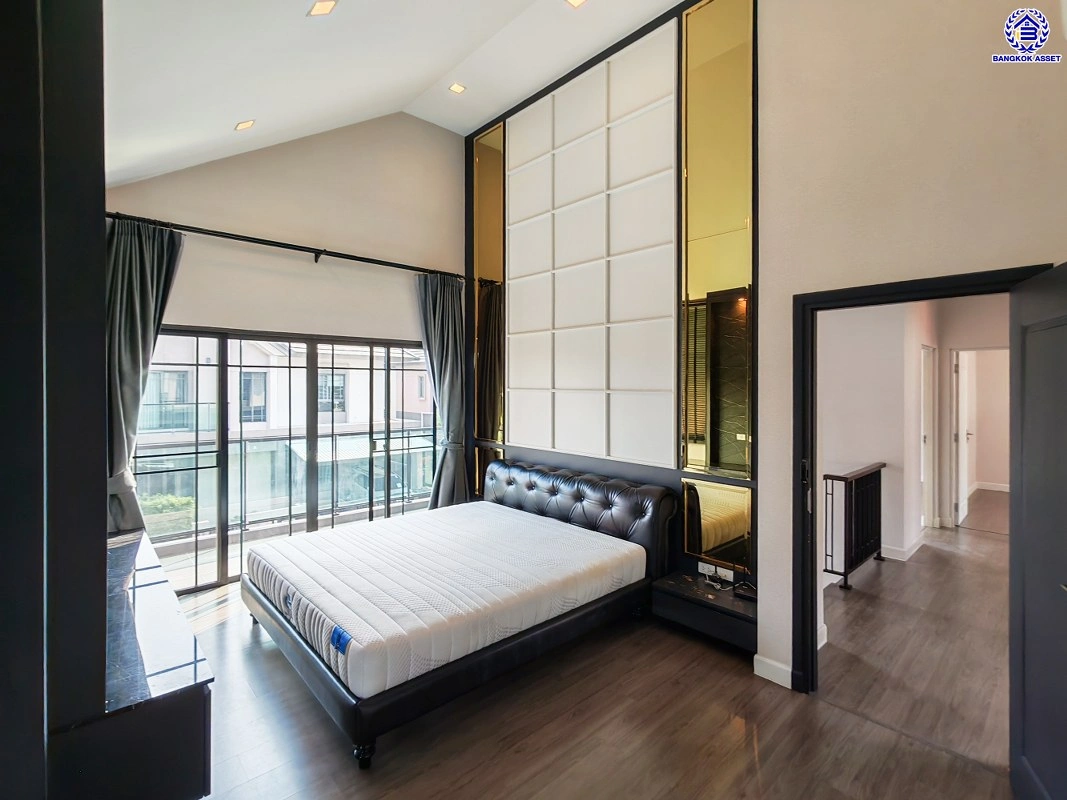 บ้านมือสอง โครงการ บางกอก บูเลอวาร์ด สาทร-ปิ่นเกล้า จาก SC ASSET เนื้อที่ 75.8 ตร.ว. พื้นที่ใช้สอย 250 ตร.ม. ฟังก์ชัน 4 ห้องนอน 3 ห้องน้ำ จอดรถได้ 2 คัน บนทำเลใจกลางราชพฤกษ์ ใกล้ห้างเซ็นทรัล เวสต์วิลล์, ทางพิเศษประจิมรัถยา พร้อมเชื่อมสู่สาทร-ปิ่นเกล้า ได้อย่างรวดเร็ว