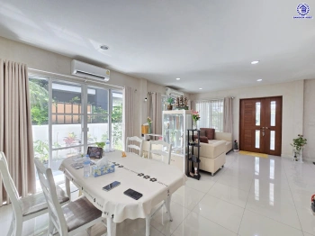 บ้านมือสอง โครงการ บางกอกบูเลอวาร์ด รามอินทรา3 จาก SC ASSET เนื้อที่ 53.9 ตร.ว. พื้นที่ใช้สอย 220 ตร.ม. ฟังก์ชัน 3 ห้องนอน 4 ห้องน้ำ จอดรถได้ 2 คัน บนทำเลเดินทางง่าย ใกล้ห้างแฟชั่นไอส์แลนด์ และมอเตอร์เวย์