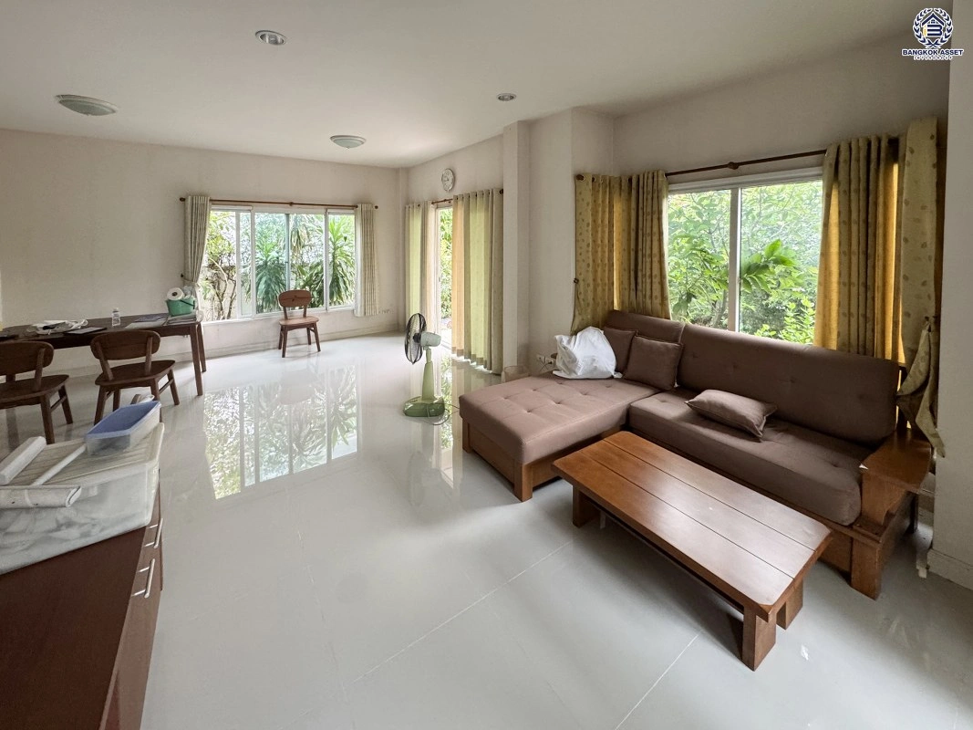 บ้านมือสอง คุณภาพจาก Property Perfect โครงการ เพอร์เฟคเพลส ราชพฤกษ์ ติดถนนราชพฤกษ์ เชื่อมต่อถนนรัตนาธิเบศร์ ใกล้รถไฟฟ้าสายสีม่วง "สถานีบางรักน้อยท่าอิฐ" ทางด่วน "กาญจนาภิเษก" และเซ็นทรัล เวสต์วิลล์ บนเนื้อที่ 59.5 ตร.ว. พื้นที่ใช้สอย 200 ตร.ม. 3 ห้องนอน 3 ห้องน้ำ จอดรถได้ 2 คัน