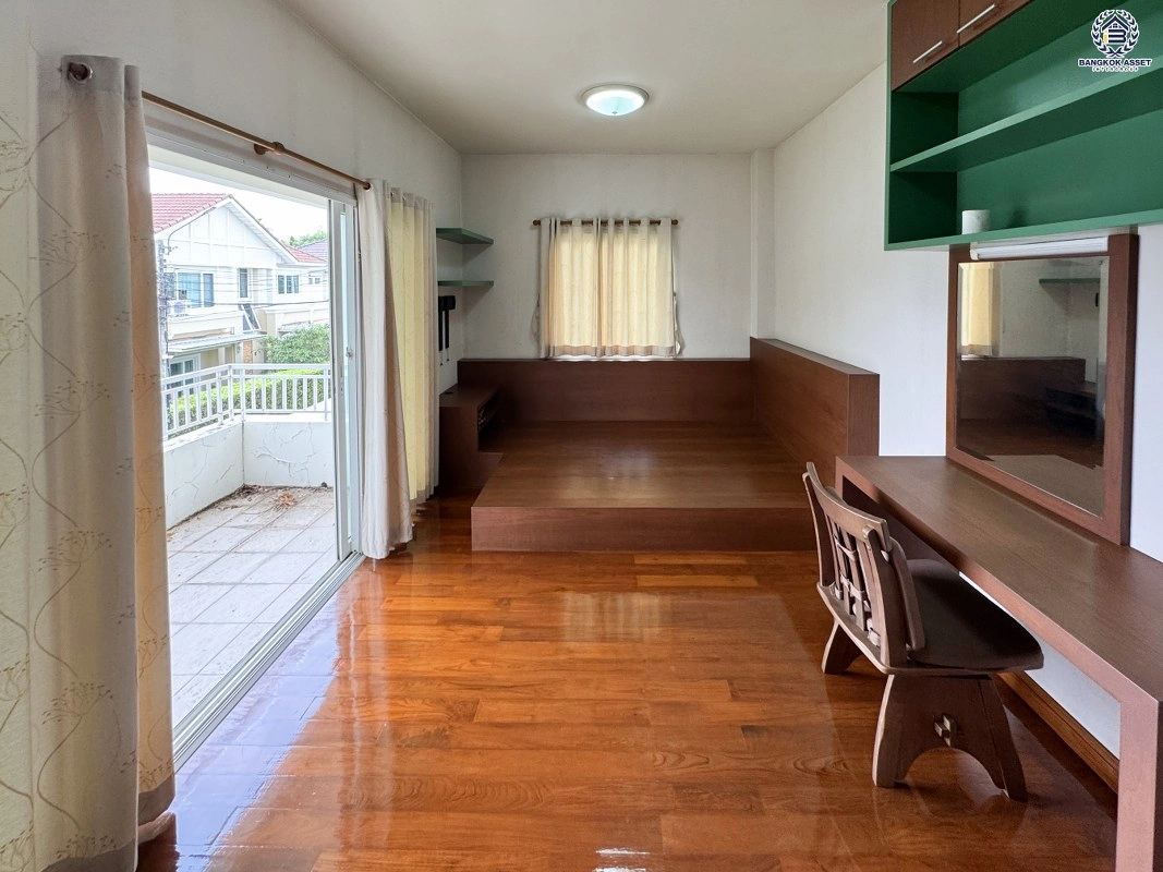 บ้านมือสอง คุณภาพจาก Property Perfect โครงการ เพอร์เฟคเพลส ราชพฤกษ์ ติดถนนราชพฤกษ์ เชื่อมต่อถนนรัตนาธิเบศร์ ใกล้รถไฟฟ้าสายสีม่วง "สถานีบางรักน้อยท่าอิฐ" ทางด่วน "กาญจนาภิเษก" และเซ็นทรัล เวสต์วิลล์ บนเนื้อที่ 59.5 ตร.ว. พื้นที่ใช้สอย 200 ตร.ม. 3 ห้องนอน 3 ห้องน้ำ จอดรถได้ 2 คัน