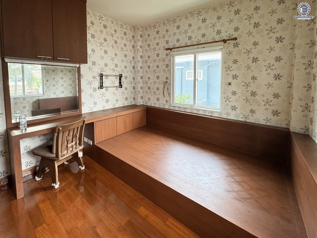 บ้านมือสอง คุณภาพจาก Property Perfect โครงการ เพอร์เฟคเพลส ราชพฤกษ์ ติดถนนราชพฤกษ์ เชื่อมต่อถนนรัตนาธิเบศร์ ใกล้รถไฟฟ้าสายสีม่วง "สถานีบางรักน้อยท่าอิฐ" ทางด่วน "กาญจนาภิเษก" และเซ็นทรัล เวสต์วิลล์ บนเนื้อที่ 59.5 ตร.ว. พื้นที่ใช้สอย 200 ตร.ม. 3 ห้องนอน 3 ห้องน้ำ จอดรถได้ 2 คัน