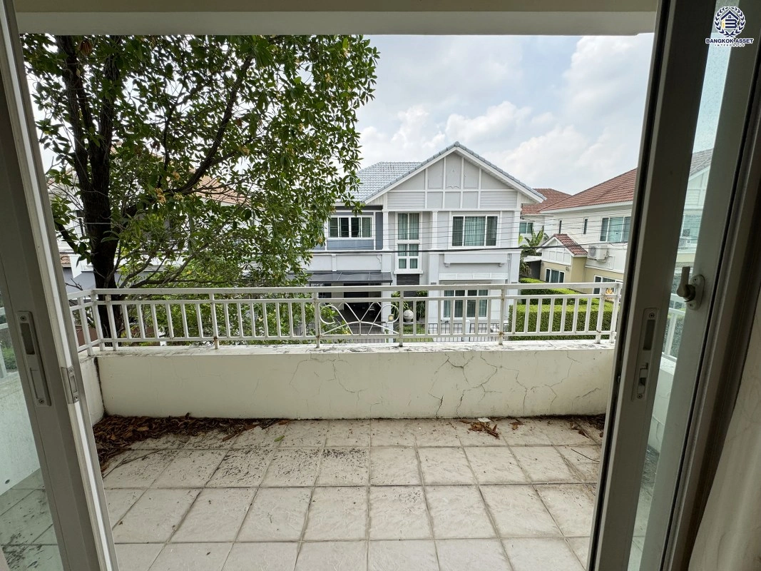 บ้านมือสอง คุณภาพจาก Property Perfect โครงการ เพอร์เฟคเพลส ราชพฤกษ์ ติดถนนราชพฤกษ์ เชื่อมต่อถนนรัตนาธิเบศร์ ใกล้รถไฟฟ้าสายสีม่วง "สถานีบางรักน้อยท่าอิฐ" ทางด่วน "กาญจนาภิเษก" และเซ็นทรัล เวสต์วิลล์ บนเนื้อที่ 59.5 ตร.ว. พื้นที่ใช้สอย 200 ตร.ม. 3 ห้องนอน 3 ห้องน้ำ จอดรถได้ 2 คัน