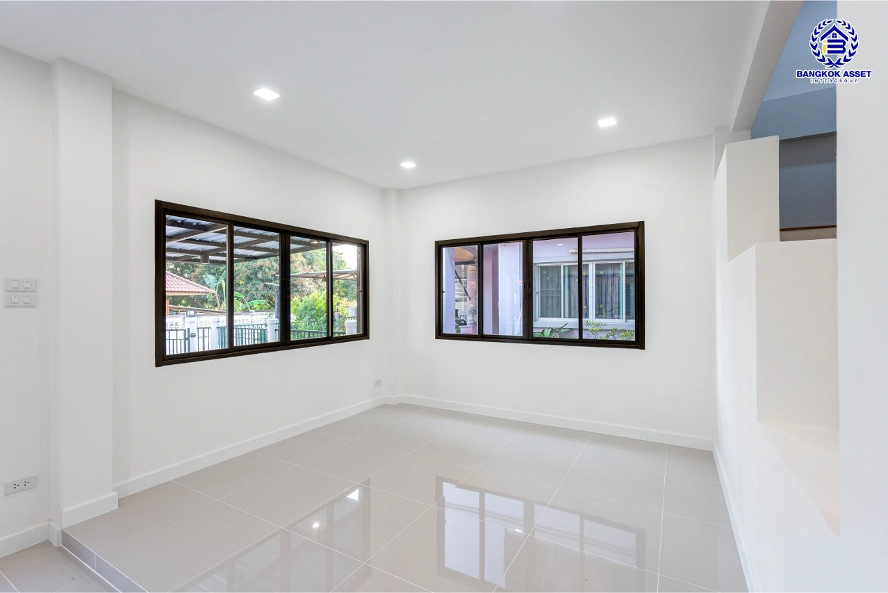 บ้านรีโนเวทใหม่ โครงการ ร่มไทรการ์เด้นวิลล์ บ้านเดี่ยว 2 ชั้น 3 ห้องนอน 2 ห้องน้ำ จอด 1 คัน พื้นที่ใช้สอย 162 ตร.ม. บนที่ดิน 50.0 ตร.ว. ทำเล บางบอน กรุงเทพมหานคร ใกล้ทางพิเศษกาญจนาภิเษก ออกแบบใหม่ทุกหลังโดยสถาปนิก พร้อมเข้าอยู่