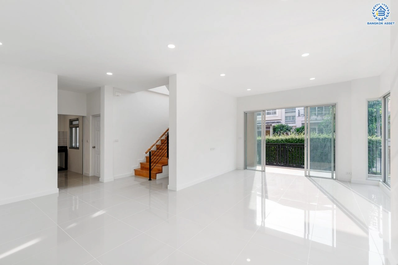 บ้านรีโนเวทใหม่ โครงการ ไลฟ์บางกอกบูเลอวาร์ด ปิ่นเกล้า-เพชรเกษม บ้านเดี่ยว 2 ชั้น 3 ห้องนอน 3 ห้องน้ำ จอด 2 คัน พื้นที่ใช้สอย 150 ตร.ม. บนที่ดิน 50.7 ตร.ว. ทำเล สามพราน นครปฐม ใกล้ทางพิเศษศรีรัช-วงแหวนรอบนอก ออกแบบใหม่ทุกหลังโดยสถาปนิก พร้อมเข้าอยู่