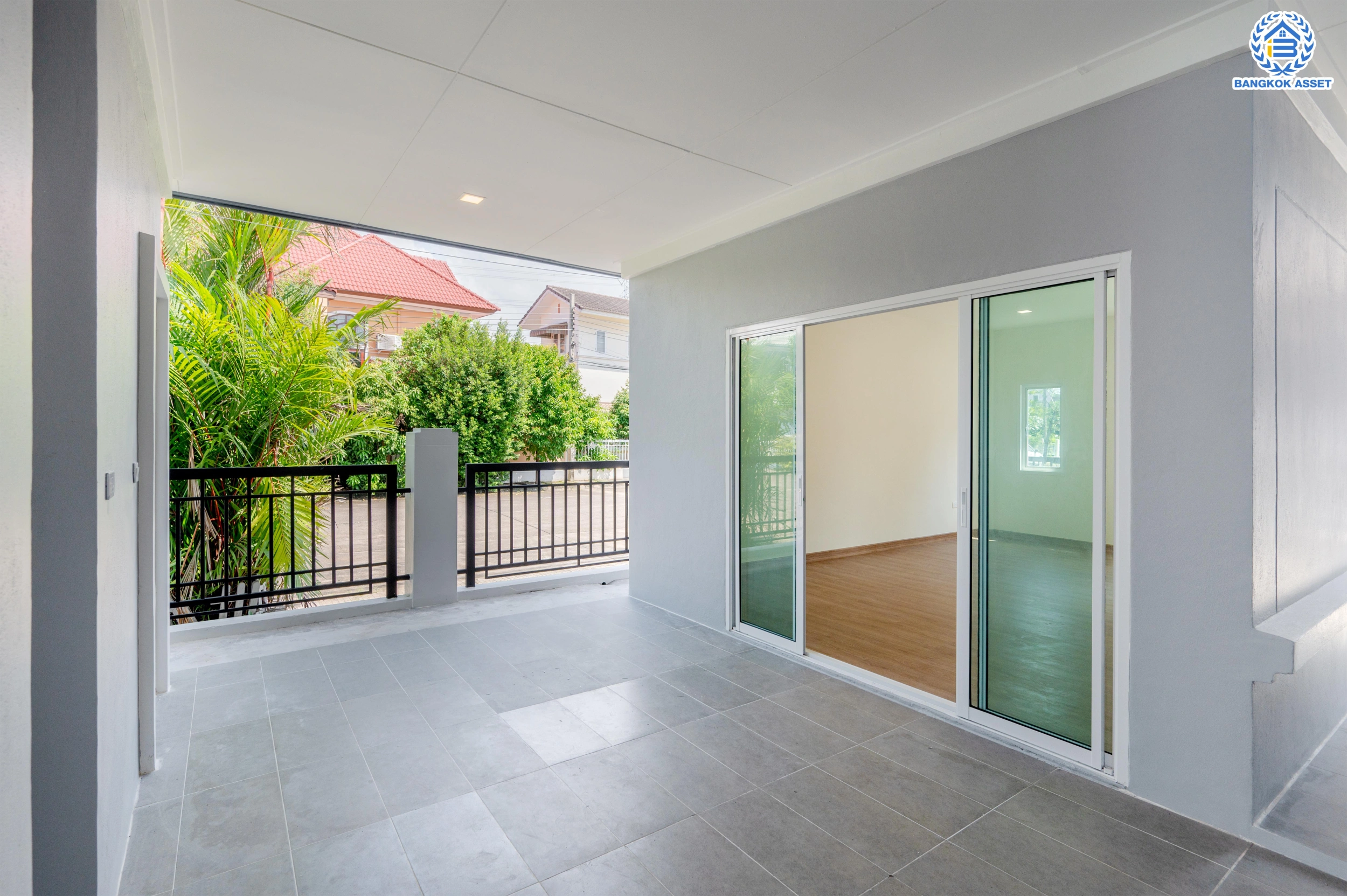บ้านรีโนเวทใหม่ โครงการ ปัญจทรัพย์พาร์ค ปิ่นเกล้า (มุม) บ้านเดี่ยว 2 ชั้น 6 ห้องนอน 5 ห้องน้ำ จอด 2 คัน พื้นที่ใช้สอย 250 ตร.ม. บนที่ดิน 103.0 ตร.ว. ทำเล ตลิ่งชัน กรุงเทพมหานคร ใกล้ทางพิเศษศรีรัช-วงแหวนรอบนอก ออกแบบใหม่ทุกหลังโดยสถาปนิก พร้อมเข้าอยู่