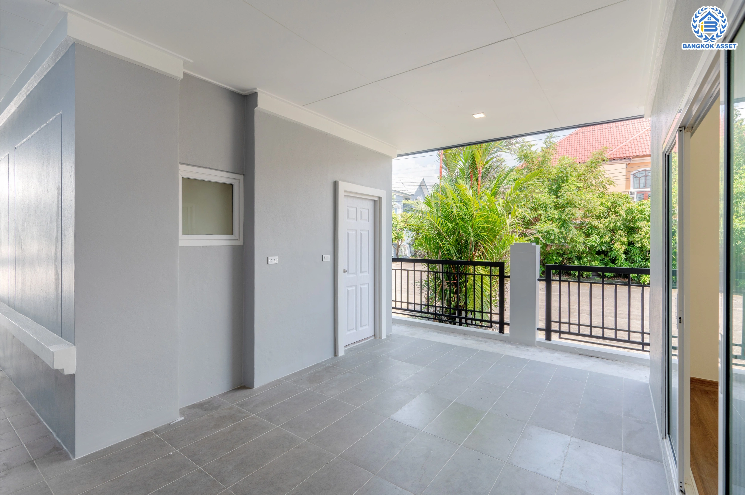 บ้านรีโนเวทใหม่ โครงการ ปัญจทรัพย์พาร์ค ปิ่นเกล้า (มุม) บ้านเดี่ยว 2 ชั้น 6 ห้องนอน 5 ห้องน้ำ จอด 2 คัน พื้นที่ใช้สอย 250 ตร.ม. บนที่ดิน 103.0 ตร.ว. ทำเล ตลิ่งชัน กรุงเทพมหานคร ใกล้ทางพิเศษศรีรัช-วงแหวนรอบนอก ออกแบบใหม่ทุกหลังโดยสถาปนิก พร้อมเข้าอยู่