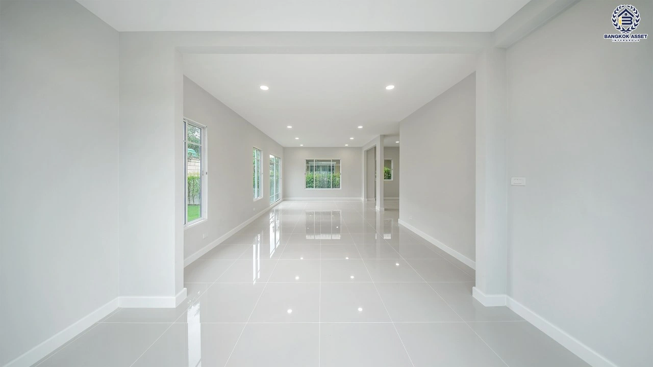 บ้านรีโนเวทใหม่ โครงการ เดอะแพลนท์ ราชพฤกษ์ หลังมุม เนื้อที่ 76.6 ตร.ว. พื้นที่ใช้สอย 215.07 ตร.ม. ฟังก์ชัน 4 ห้องนอน 3 ห้องน้ำ จอดรถได้ 2 คัน บนทำเลศักยภาพ เดินทางสะดวก ใกล้วงเวียนพระราม5, The Walk, ทางด่วน ศรีรัช และรถไฟฟ้าสายสีม่วง "สถานีบางรักใหญ่"