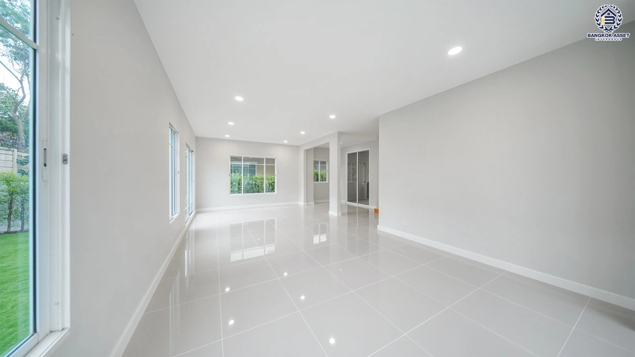 บ้านรีโนเวทใหม่ โครงการ เดอะแพลนท์ ราชพฤกษ์ หลังมุม เนื้อที่ 76.6 ตร.ว. พื้นที่ใช้สอย 215.07 ตร.ม. ฟังก์ชัน 4 ห้องนอน 3 ห้องน้ำ จอดรถได้ 2 คัน บนทำเลศักยภาพ เดินทางสะดวก ใกล้วงเวียนพระราม5, The Walk, ทางด่วน ศรีรัช และรถไฟฟ้าสายสีม่วง "สถานีบางรักใหญ่"