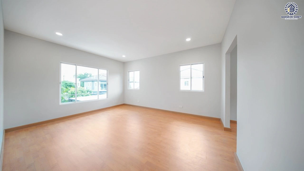 บ้านรีโนเวทใหม่ โครงการ เดอะแพลนท์ ราชพฤกษ์ หลังมุม เนื้อที่ 76.6 ตร.ว. พื้นที่ใช้สอย 215.07 ตร.ม. ฟังก์ชัน 4 ห้องนอน 3 ห้องน้ำ จอดรถได้ 2 คัน บนทำเลศักยภาพ เดินทางสะดวก ใกล้วงเวียนพระราม5, The Walk, ทางด่วน ศรีรัช และรถไฟฟ้าสายสีม่วง "สถานีบางรักใหญ่"