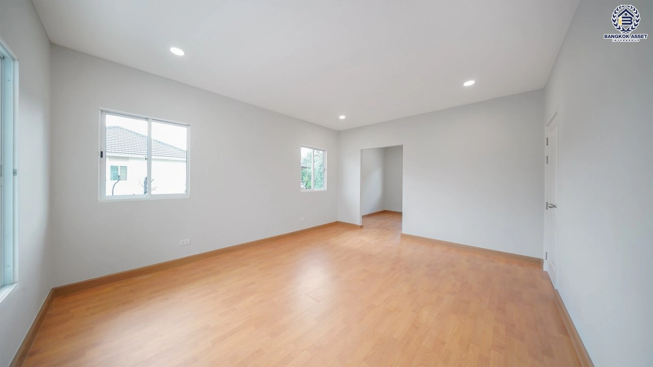 บ้านรีโนเวทใหม่ โครงการ เดอะแพลนท์ ราชพฤกษ์ หลังมุม เนื้อที่ 76.6 ตร.ว. พื้นที่ใช้สอย 215.07 ตร.ม. ฟังก์ชัน 4 ห้องนอน 3 ห้องน้ำ จอดรถได้ 2 คัน บนทำเลศักยภาพ เดินทางสะดวก ใกล้วงเวียนพระราม5, The Walk, ทางด่วน ศรีรัช และรถไฟฟ้าสายสีม่วง "สถานีบางรักใหญ่"