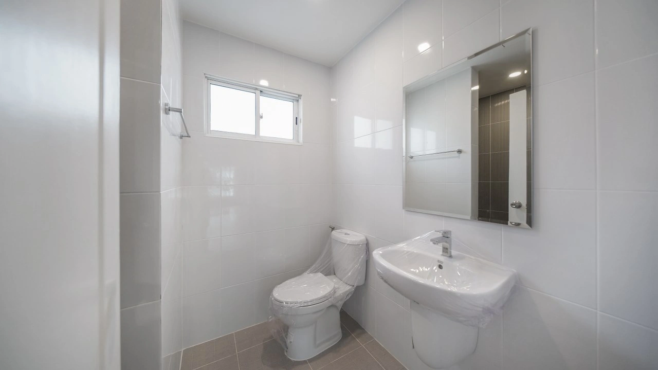 บ้านรีโนเวทใหม่ โครงการ เดอะแพลนท์ ราชพฤกษ์ หลังมุม เนื้อที่ 76.6 ตร.ว. พื้นที่ใช้สอย 215.07 ตร.ม. ฟังก์ชัน 4 ห้องนอน 3 ห้องน้ำ จอดรถได้ 2 คัน บนทำเลศักยภาพ เดินทางสะดวก ใกล้วงเวียนพระราม5, The Walk, ทางด่วน ศรีรัช และรถไฟฟ้าสายสีม่วง "สถานีบางรักใหญ่"
