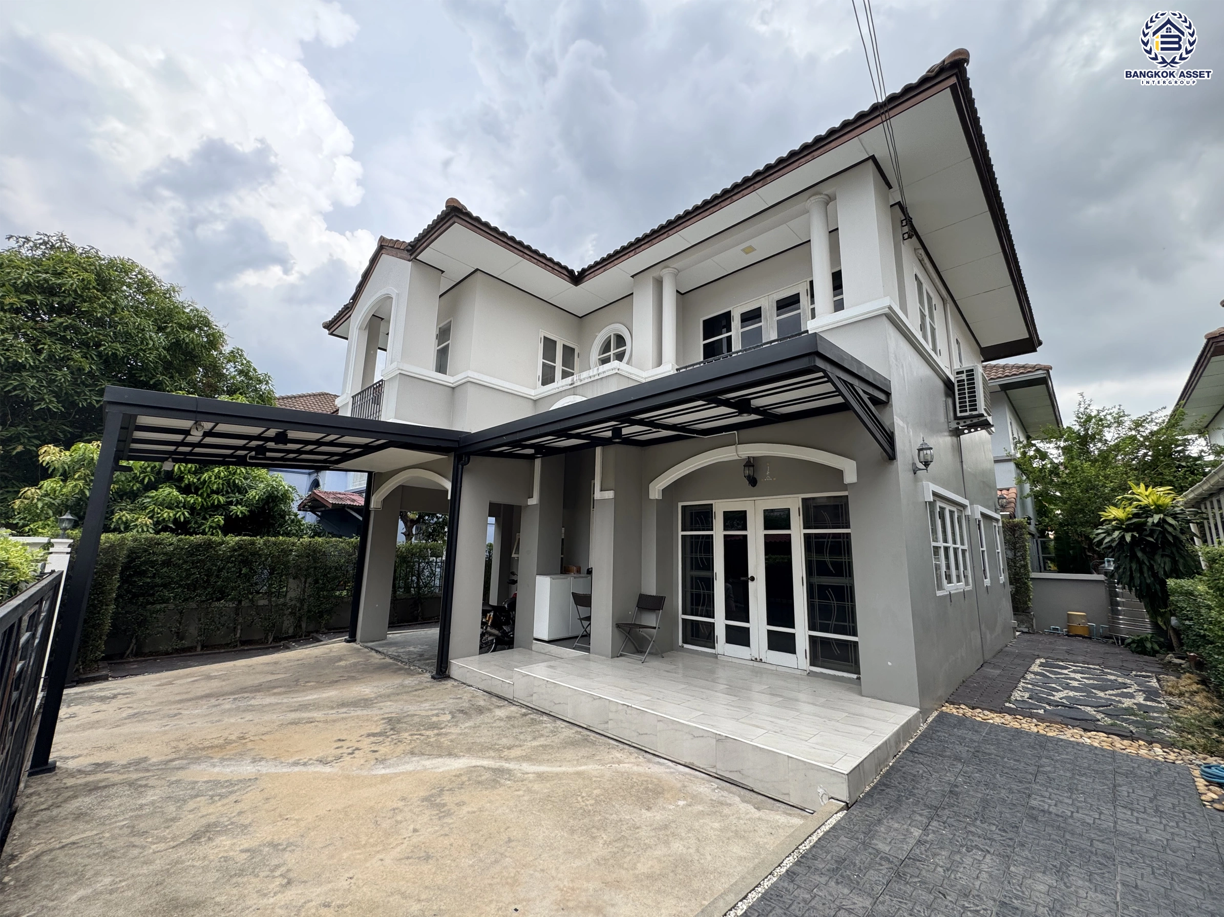 บ้านมือสอง โครงการ รติรมย์1 บางกรวย บ้านเดี่ยว 2 ชั้น 3 ห้องนอน 2 ห้องน้ำ พื้นที่ใช้สอย 160 ตรม. ที่ดิน 50.9 ตร.ว. จอดรถ 2 คัน ทำเลถนนบางกรวย-จงถนอม ใกล้เซ็นทรัล เวสต์วิลล์ ใกล้ทางพิเศษประจิมรัถยา เดินทางสะดวก เหมาะกับครอบครัว