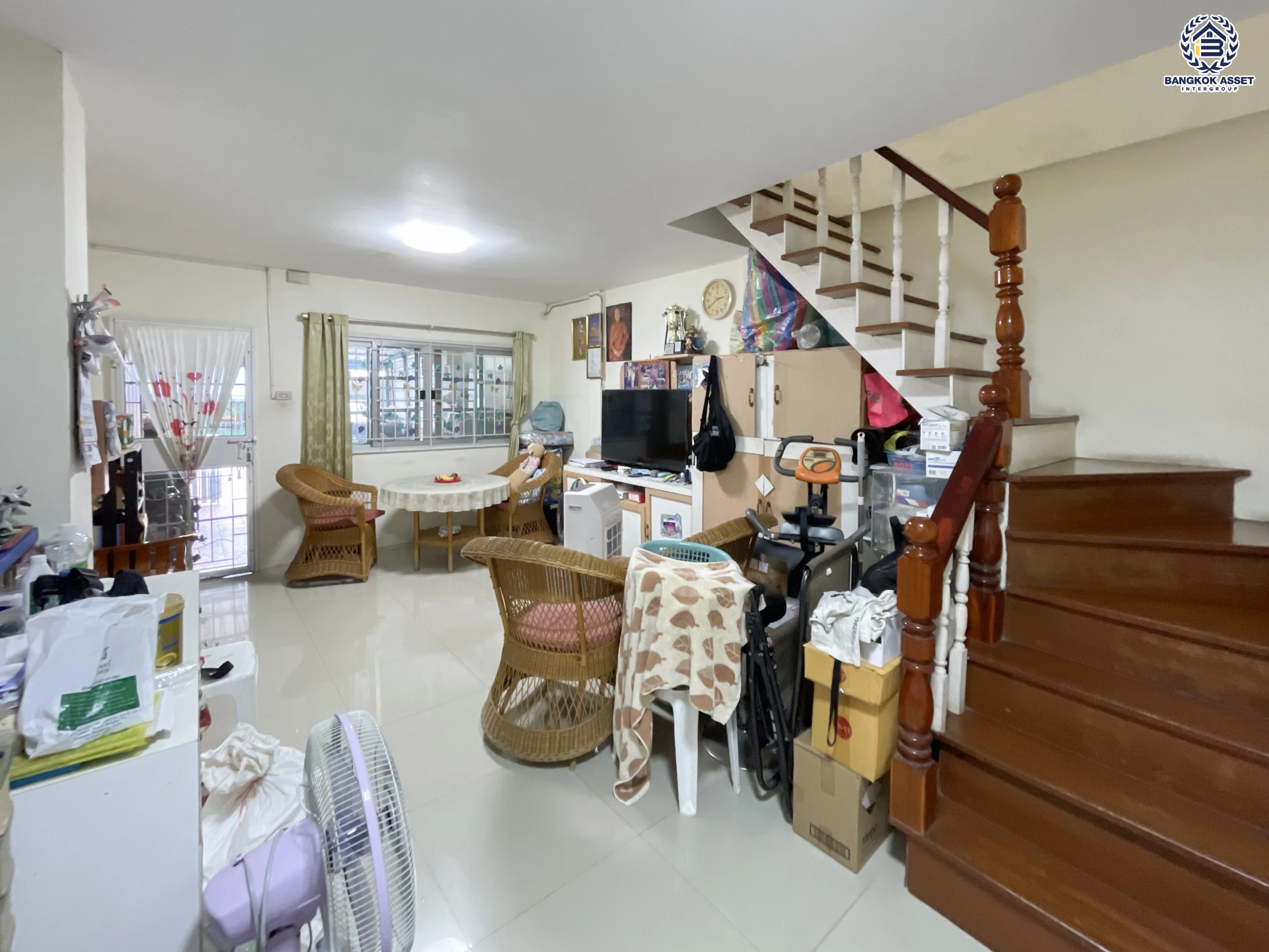 บ้านมือสอง โครงการ สวนหลวงวิลล์ 5 เขตประเวศ ทาวน์เฮ้าส์ 2 ชั้น พร้อมอยู่ บ้านหลังแรกในเมือง 2 ห้องนอน 2 ห้องน้ำ จอดรถ 1 คัน ครัวพร้อมเคาน์เตอร์ เหล็กดัดมุ้งลวดครบ ทำเลดีใกล้ถนนเฉลิมพระเกียรติ ร.9 ใกล้ซีคอนสแควร์ โรงพยาบาล และมหาวิทยาลัย เดินทางสะดวก