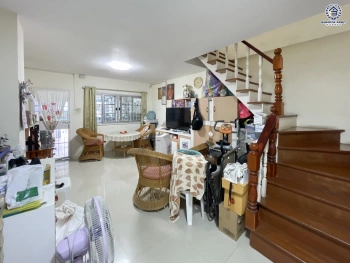 บ้านมือสอง โครงการ สวนหลวงวิลล์ 5 เขตประเวศ ทาวน์เฮ้าส์ 2 ชั้น พร้อมอยู่ บ้านหลังแรกในเมือง 2 ห้องนอน 2 ห้องน้ำ จอดรถ 1 คัน ครัวพร้อมเคาน์เตอร์ เหล็กดัดมุ้งลวดครบ ทำเลดีใกล้ถนนเฉลิมพระเกียรติ ร.9 ใกล้ซีคอนสแควร์ โรงพยาบาล และมหาวิทยาลัย เดินทางสะดวก