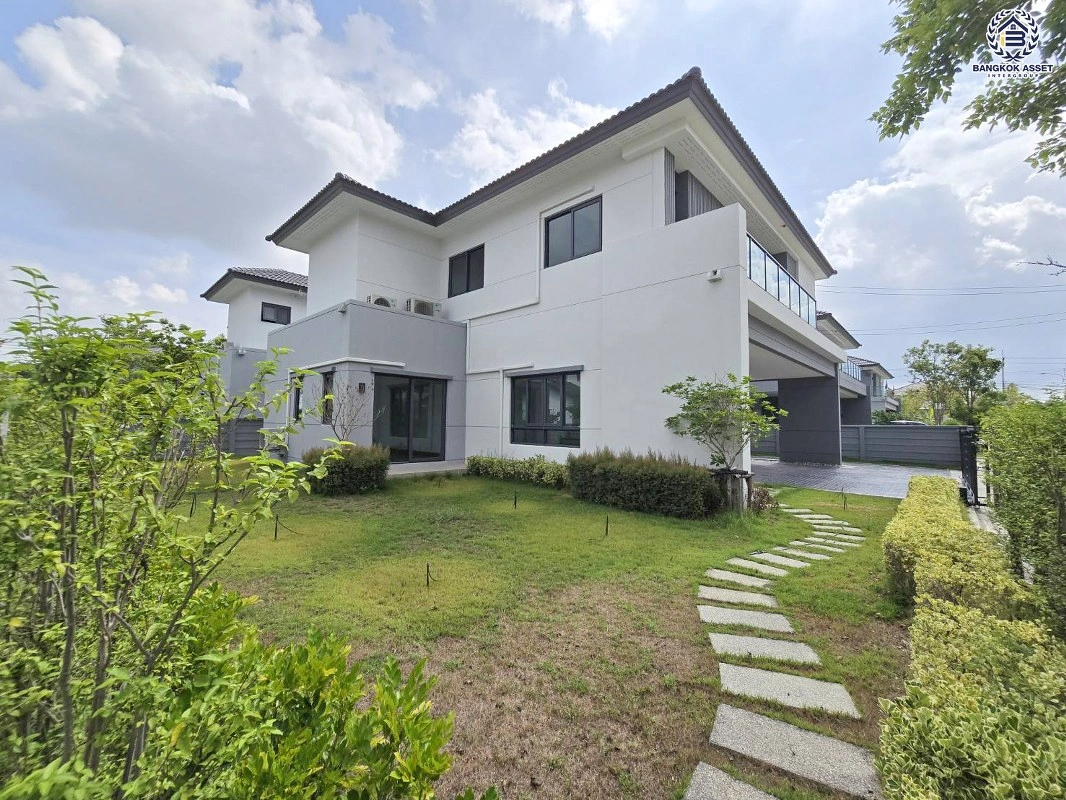 บ้านมือสอง โครงการ เซนโทร ทวีวัฒนา เนื้อที่ 102.8 ตร.ว. พื้นที่ใช้สอย 301 ตร.ม. ฟังก์ชัน 4 ห้องนอน 5 ห้องน้ำ จอดรถได้ 4 คัน บนทำเลศักยภาพ เชื่อมต่อถนนทวีวัฒนา, ถนนบรมราชชนนี, ถนนเพชรเกษม และถนนกาญจนาภิเษก และรถไฟฟ้าสายสีน้ำเงิน "สถานีหลักสอง"