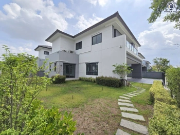 บ้านมือสอง โครงการ เซนโทร ทวีวัฒนา เนื้อที่ 102.8 ตร.ว. พื้นที่ใช้สอย 301 ตร.ม. ฟังก์ชัน 4 ห้องนอน 5 ห้องน้ำ จอดรถได้ 4 คัน บนทำเลศักยภาพ เชื่อมต่อถนนทวีวัฒนา, ถนนบรมราชชนนี, ถนนเพชรเกษม และถนนกาญจนาภิเษก และรถไฟฟ้าสายสีน้ำเงิน "สถานีหลักสอง"