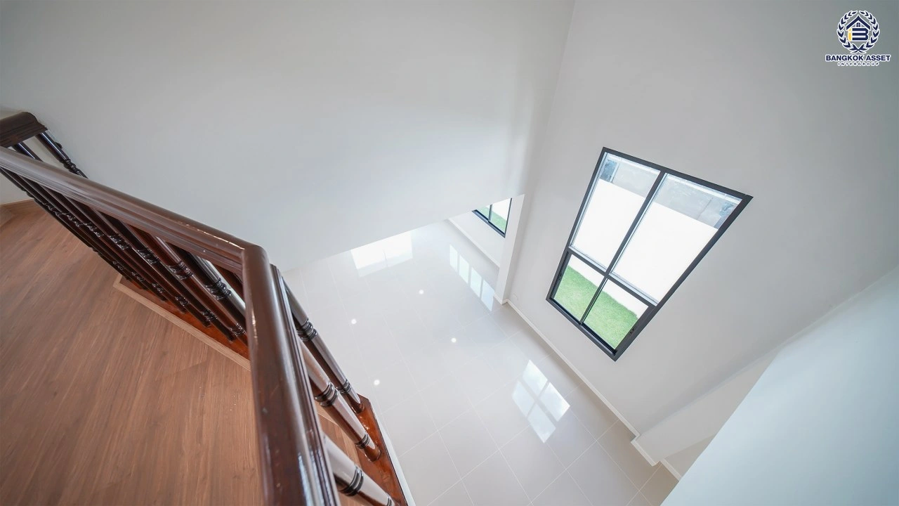 บ้านรีโนเวทใหม่ โครงการ สินทรัพย์นคร2 เพชรเกษม บนเนื้อที่ 59.4 ตร.ว. พื้นที่ใช้สอย 205.13 ตร.ม. ฟังก์ชัน 4 ห้องนอน 3 ห้องน้ำ 2 ที่จอดรถ ตอบโจทย์ทุกไลฟ์สไตล์ บนทำเลติดถนนเพชรเกษม ใกล้รถไฟฟ้าสายสีน้ำเงิน "สถานีหลักสอง" และห้างสรรพสินค้าเดอะมอลล์บางแค